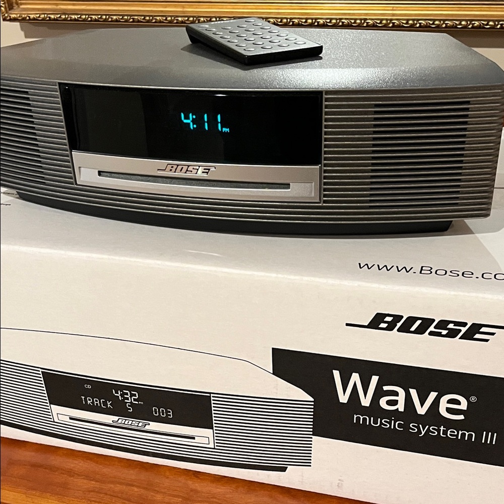 Bose Wave Music System III, titanium silver with CD player. Includes remote.